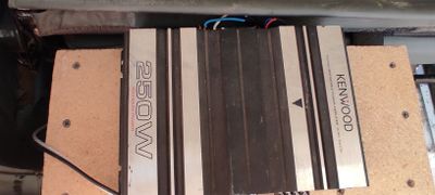 Усилитирлар сотувда Kenwood 500минг