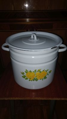 Кастрюля эмалированная