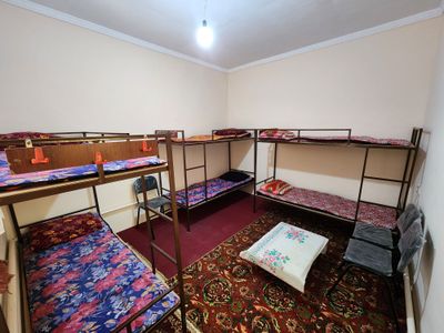 Talabalarga uy ijaraga beriladi, o'g'il bolalarga, alohida, hozyaykasi