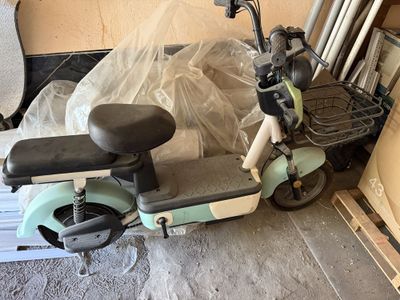 Продается б/у скутер. Цена 250$.