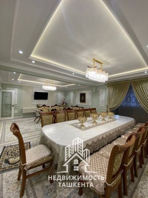 Продаётся 4-комнатная квартира в  Медгородке