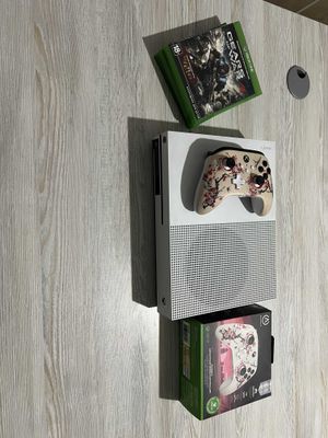 Xbox one S, 500 gb + 1 TB