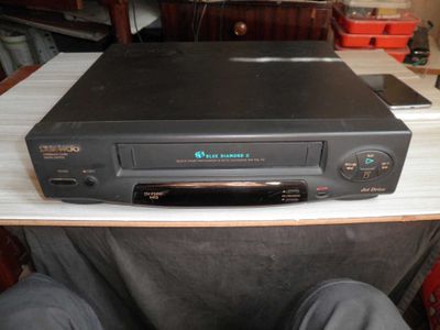 Продам видеомагнитофон Daewoo DV-24W