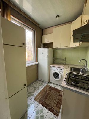 Аренда сдается Авиасозлар-4 (3 комнатная сред ремонт удобства внутри)