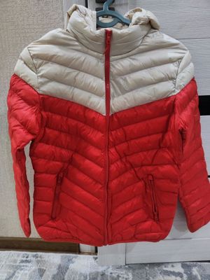 Продам куртку женскую.