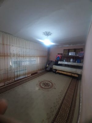 Продается 2 - комнатная квартира, Чирчик, Октябр, возле базара