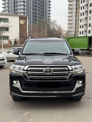 Tayota Land Cruiser 200