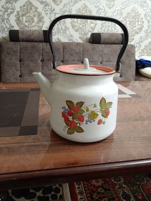 Продам чайник эмалированный