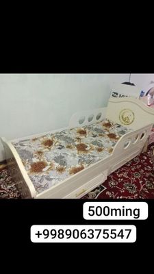 Mehmonxona uchun stol sotiladi