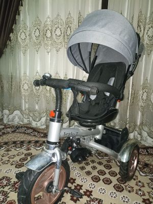 Велосипед, коляска.