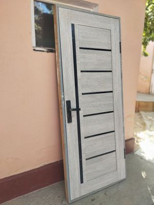 Eshik sotiladi..