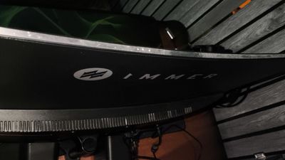 Manitor oled ekrani avani gers 75 1980/1080