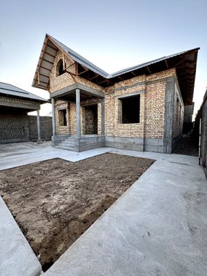 ДСК Бустон 3 соток 5 хона 100m2. Участка сотилади.