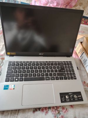 Acer aspire i5 8/256 (HOLAT 1 OY BOLGAN)