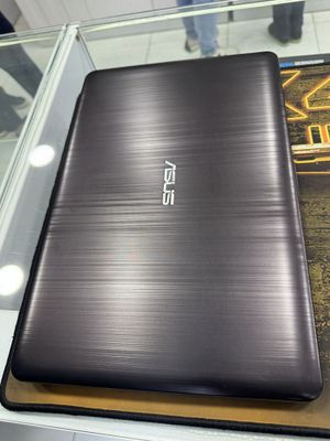 Asus i3-6th 8/512ssd mx110 2gb 15.6 HD