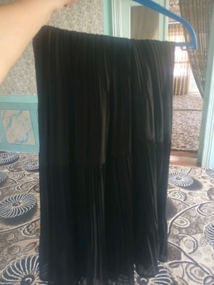 Yubka yangi 1 marta kiyilgan 24 may uchun