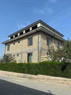 УЙ СОТИЛАДИ Продается Дом в центре Андижана Ховли уй сотилади участок