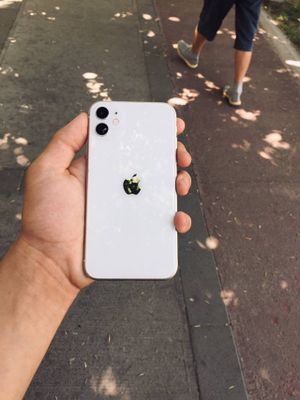 Iphone 11 128 ayibi yo batare 70% qoganinTel gap