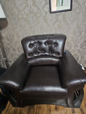 Продам б/у диван и 2 кресла