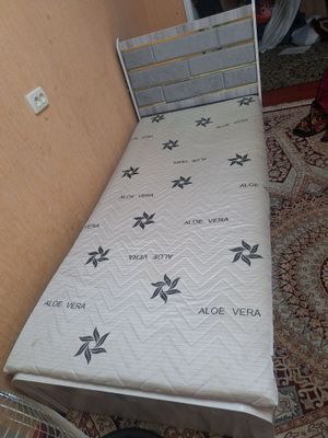 кровать