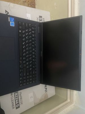 Asus notebook sotiladi
