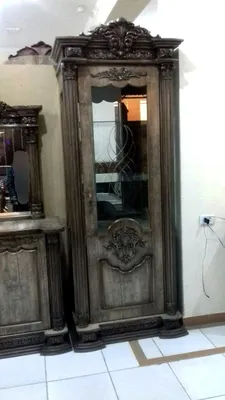 мебель: комод и два пинала