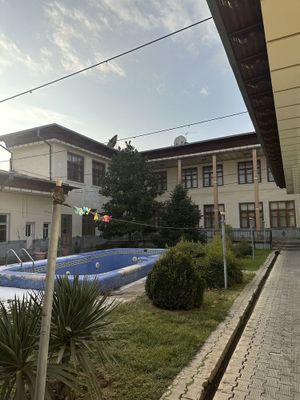 Katta hovli sotiladi Nazarbek da / дом продаётся