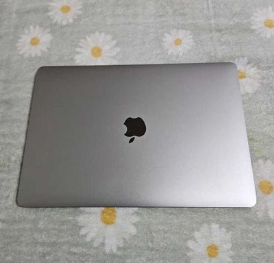 Продам MacBook Pro 13-inch (8GB memory/ 256 GB SSD / M2)