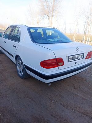 Marcedes-Benz. E200.