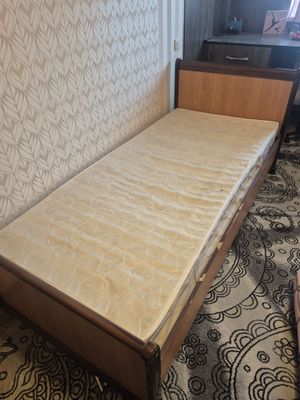 Кровать в хорошем состоянии