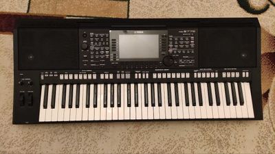 Синтезатор Yamaha PSR-S775