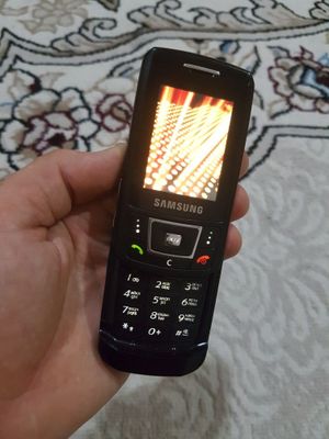 Samsung D900 black sotladi