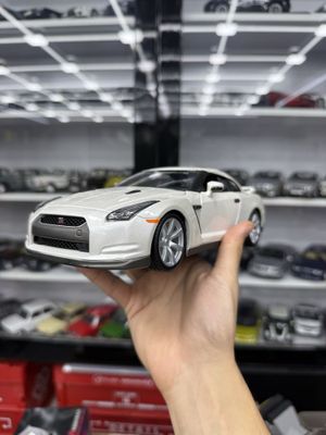 Bburago Nissan GT-R 35 1:18