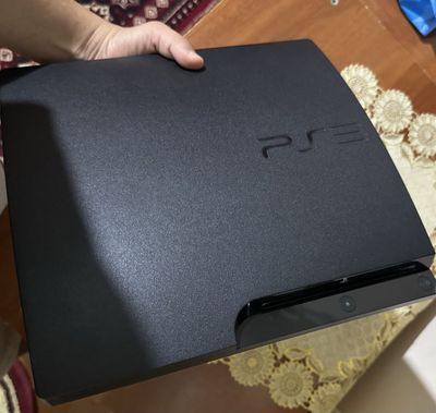 Sony PlayStation 3 slim sotiladi.