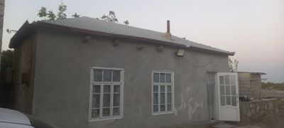 Hovli sotiladi Metan qishlogʻi yoʻlga yaqin
