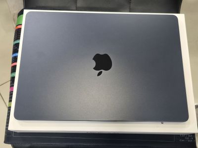 Macbook Air M2 chip 13.6 inch