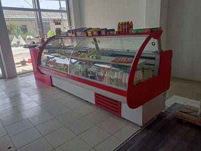 Vitrina oldi yoysimon shakldagi xolodilnik 2,5 metr