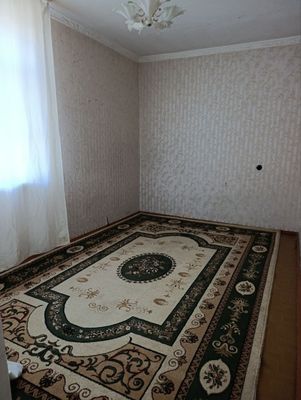 Янги бозор олдида 3 хоналик квартира йигитларга хам берилади