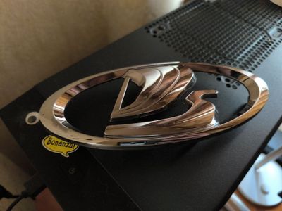 Продаю хром детали бампера, заглушки птф и логотип Веста
