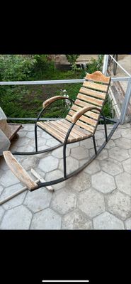 Качели скамейка в хорошем состоянии