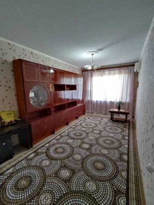 Срочно сотилади 2 хона 5 этаж ислом Каримов кучаси
