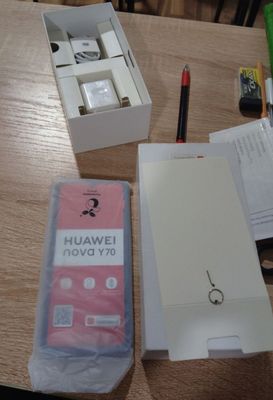 Huawei Nova Y70 yangi