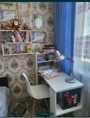 Продаю письменный стол и стул