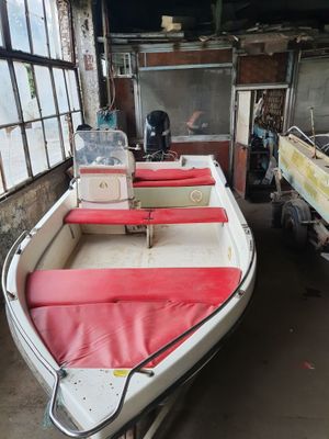 Катер производство Чехия . Мотор 80 л.с , selva италия .