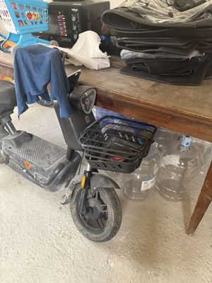 Stochna sotiladi Yada skuter kamgina ishi bor lekin yangi