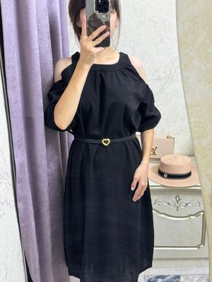 Платье с открытыми плечами