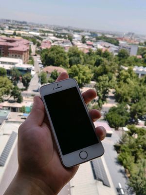 iPhone SE 1 поколения. Коробка документы есть