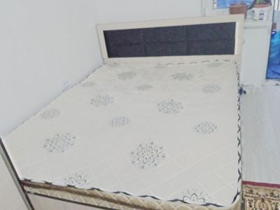 Спальный кароват сотилади