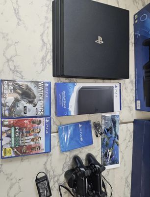 Продаю PS4 pro новый