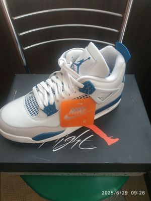 Продаю кроссовки " NIKE ".